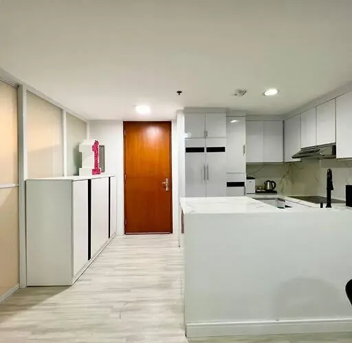 Apartment Suzi Bgc With Sauna, Gym, Netflix, Pool & High Speed Internet *