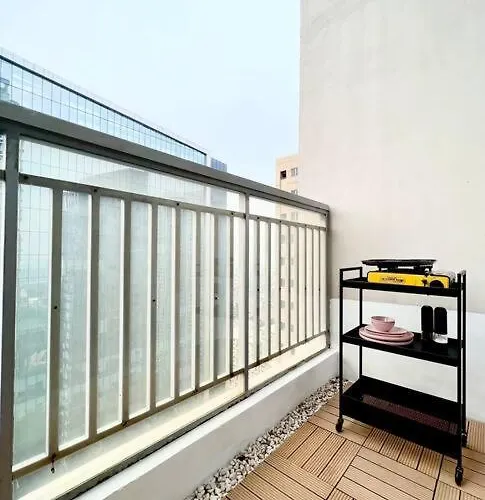 Apartment Suzi Bgc With Sauna, Gym, Netflix, Pool & High Speed Internet *