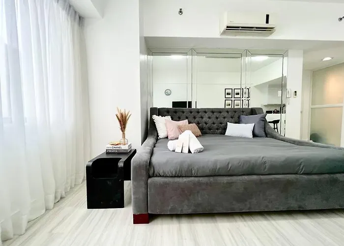 Suzi Bgc With Sauna, Gym, Netflix, Pool & High Speed Internet Apartment Manila
