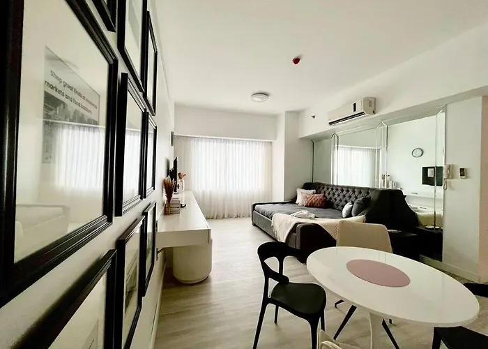 Suzi Bgc With Sauna, Gym, Netflix, Pool & High Speed Internet