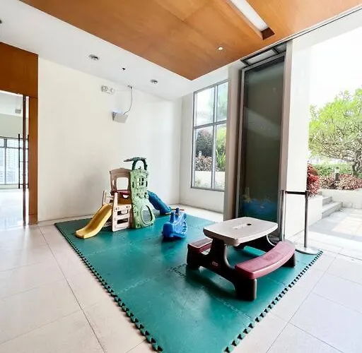 Suzi Bgc With Sauna, Gym, Netflix, Pool & High Speed Internet Apartment
