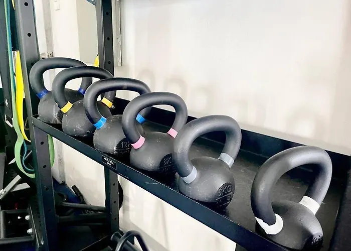 Suzi Bgc With Sauna, Gym, Netflix, Pool & High Speed Internet *