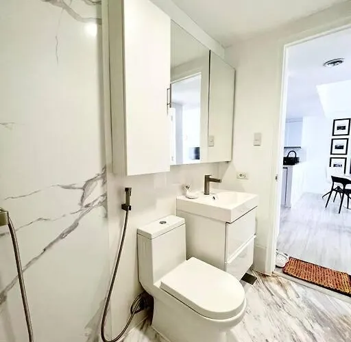 Apartment Suzi Bgc With Sauna, Gym, Netflix, Pool & High Speed Internet
