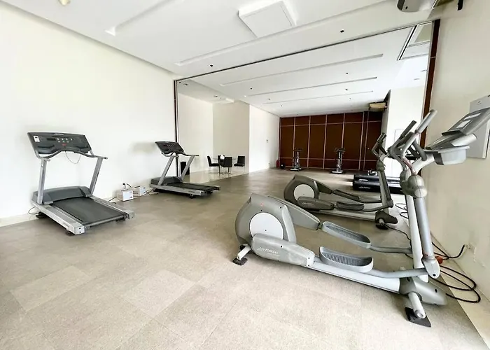 Suzi Bgc With Sauna, Gym, Netflix, Pool & High Speed Internet Apartment