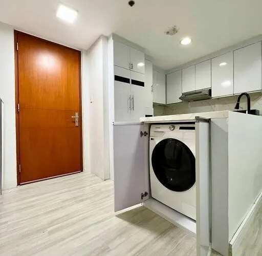 Apartment Suzi Bgc With Sauna, Gym, Netflix, Pool & High Speed Internet Manila