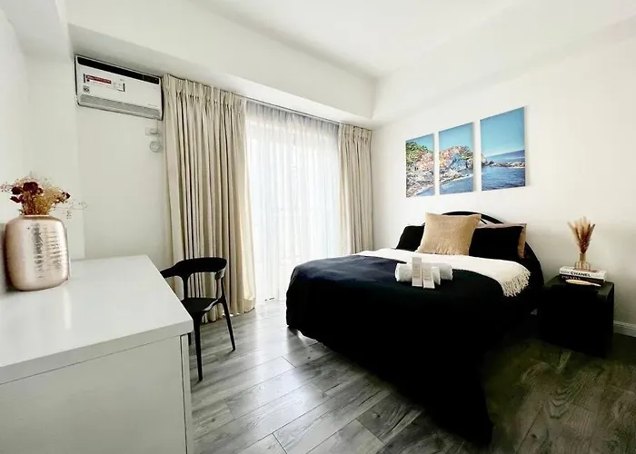 Suzi Bgc With Sauna, Gym, Netflix, Pool & High Speed Internet