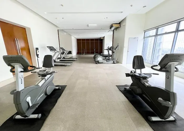 Suzi Bgc With Sauna, Gym, Netflix, Pool & High Speed Internet Apartment Manila