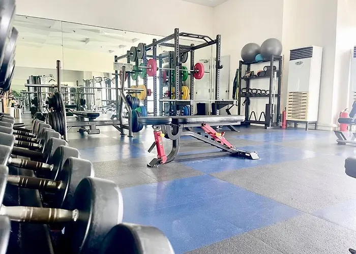 Suzi Bgc With Sauna, Gym, Netflix, Pool & High Speed Internet *